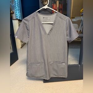 Figs Casma Scrub top in Graphite. XS.
